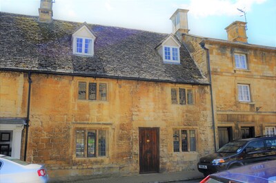 Pitchers es una casa de piedra Cotswold de grado 11 en el centro de Chipping Campden.