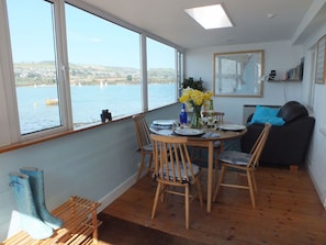 Sun room/Dining room