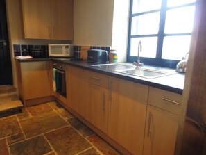 Fully Fitted Kitchen