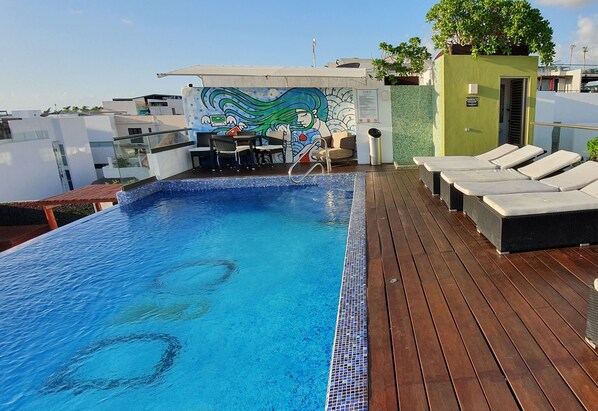 The fantastic pool of our beautiful condo in Playa