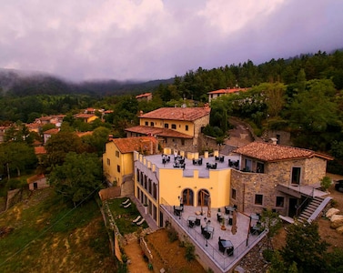 Borgo I Tre Baroni a Moggiona nel Parco Nazionale delle Foreste Casentinesi