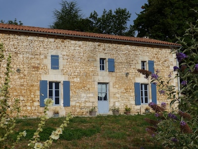 Großes, ruhiges Ferienhaus für Familienurlaub zwischen Charente und Dordogne
