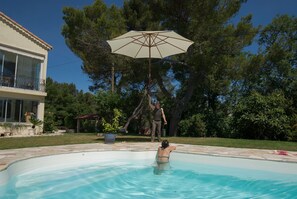 Une grande piscine 7,70m x 3,70m avec 1,45m de porofondeur