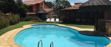 Piscina do condomínio,adulto criança e sauna.