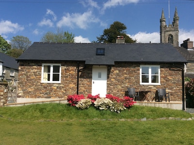 Moderno, pero acogedor, cabaña de una habitación en un pueblo encantador en el oeste de Dartmoor