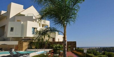 Luxus-Apartment mit zwei Schlafzimmern und Pool in Benahavis Marbella