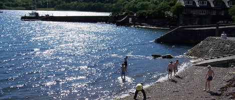 Your own private beach, old fashion family fun !
Bring you own boat, and fishrod