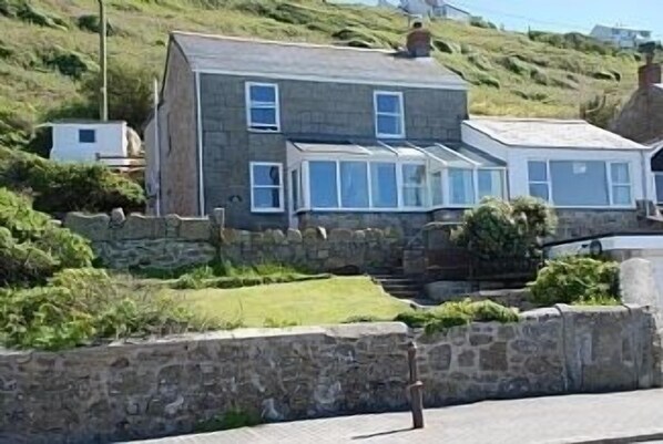 Rose Cottage Sennen Front