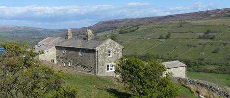 Nell Tom Farmhouse and Swaledale behind