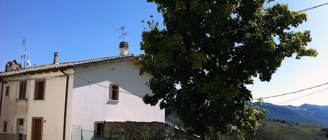 La casa vista dall'esterno