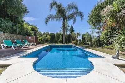 Casa Marsal es hermosa villa española con piscina privada climatizada  