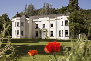 The front of Tall John's House, a beautiful 16th Century Georgian Manor.