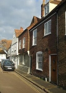 Terraced Cottage With Patio In Heart Of Old Town