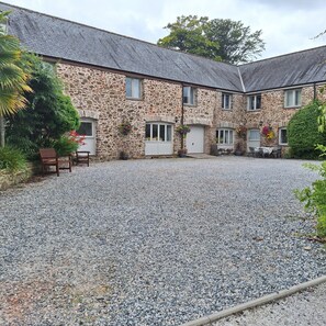 Buckland Upper Yard & Parking