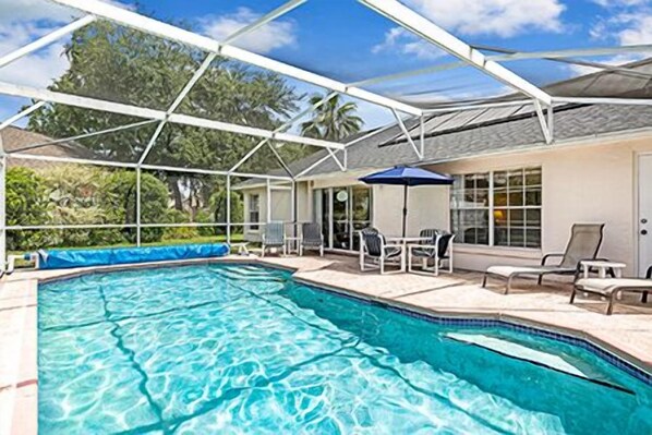 vacation-villa-pool-1[1].jpg