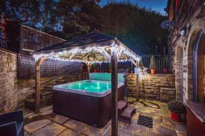 Amazing Family House Sleeps 12 with  Private Hot Tub in Tranquil Location