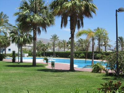 Luxury 2 bedroom apartment, with pool, sea view, wifi, air-con and parking