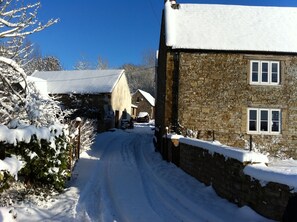 Drive in towards cottage to the rear