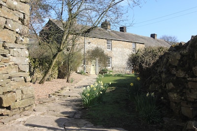 PERFECT cottage to enjoy stunning Swaledale, gorgeous Dales walks from the door