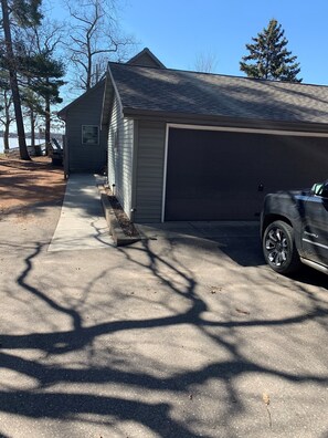 SIDEWALK TO FRONT ENTRY