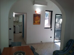 Entrance in the dining room