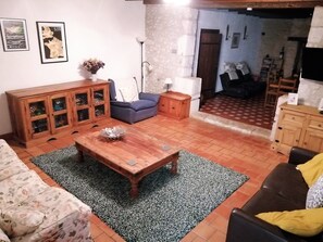 Salon leading onto Dining area
