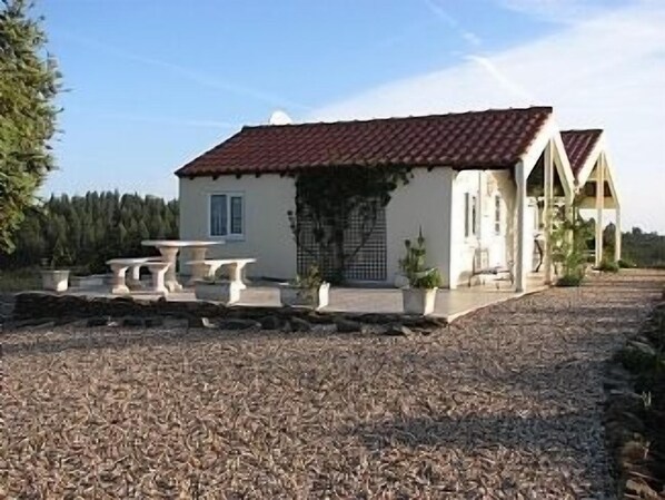 Side view of cottage as you approach from the drive