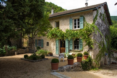 Casa de la familia en el contexto de Royans Vercors