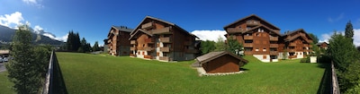 Luxury Alpine Apartment Close to Family Friendly Centre of Les Carroz