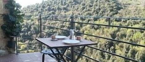 Relaxing, peaceful balcony... escape from everything under the Tuscan sun