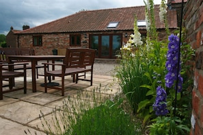 Patio garden with seating area