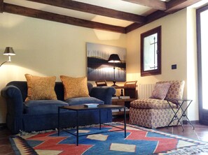Seating corner with antique Kilim, HiFi in shelf

