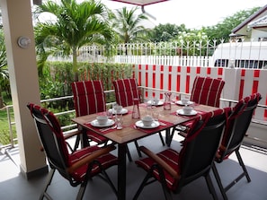 Garden set on covered veranda of Pool Villa Si Daeng (Red)
