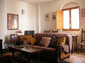 Living room (now with upgraded tv)