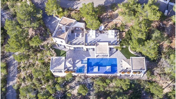 luxury secluded 3 bedroomed villa close to ibiza town 