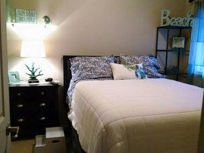 Queen bedroom with vaulted ceiling