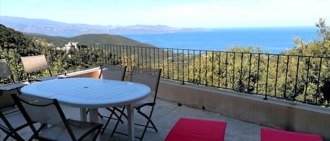 Terrasse vue depuis le salon