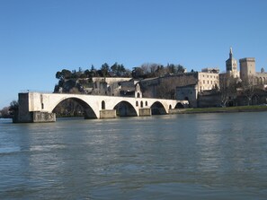 A proximité - pont d'Avignon