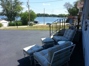 Front sitting area