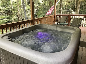 Installed 10-11-2019 BRAND NEW HOT TUB. LOTS OF JETS AND COOL LED LIGHTS

