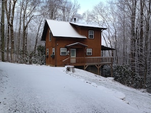 Winter day. Plenty of parking. 3 steps to the front door.