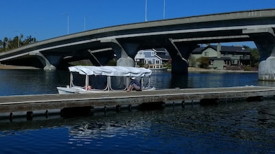 Cozy Private Room # 1 On The Lagoon! East Side