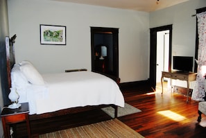 The bedroom of the green suite.