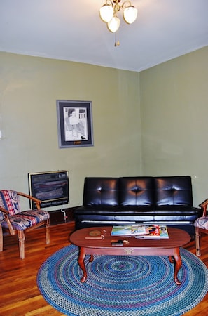 The living room of the green suite. The couch folds out into an extra bed.