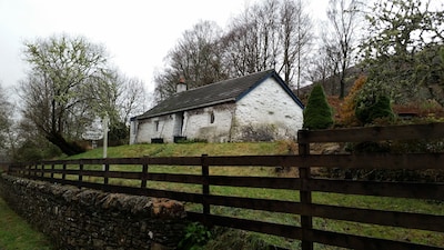 Helles und geräumiges 400 Jahre altes Riverside Cottage