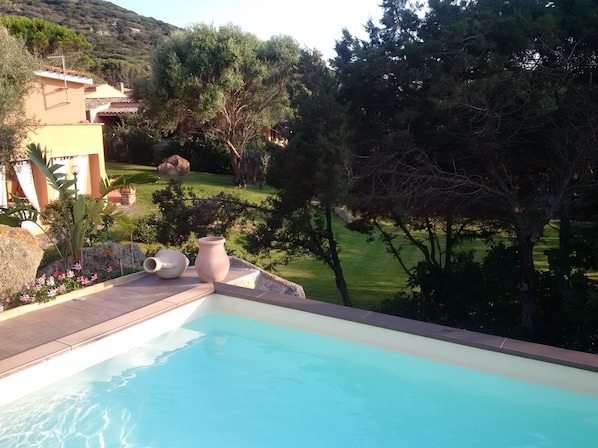 a view of the pool, the garden and the house