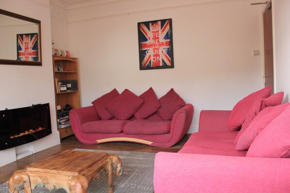 Large lounge with 3 settees.