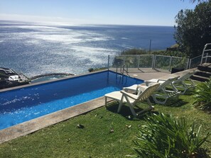 Swimming pool with sea view and private.