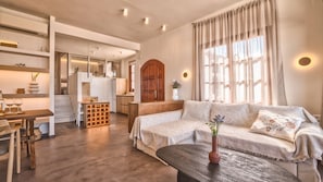 Living room, dinning area & kitchen