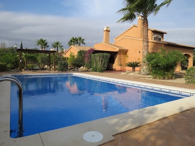 Villa de lujo, ubicación tranquila en Golf Resort con piscina privada